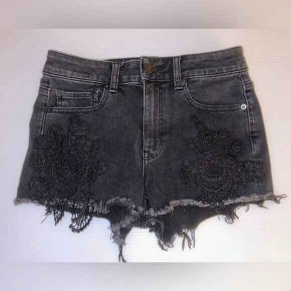 American Eagle Black Super Super Stretch Denim Short w/embroidered appliqué SZ 4 - Picture 1 of 7